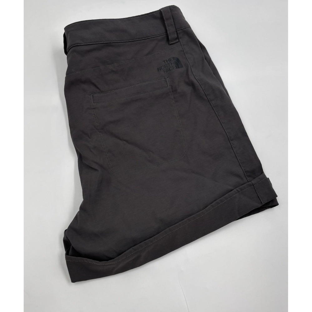 The North Face Women's 8 Nylon Gray Mid-Rise‎ Hiking Shorts